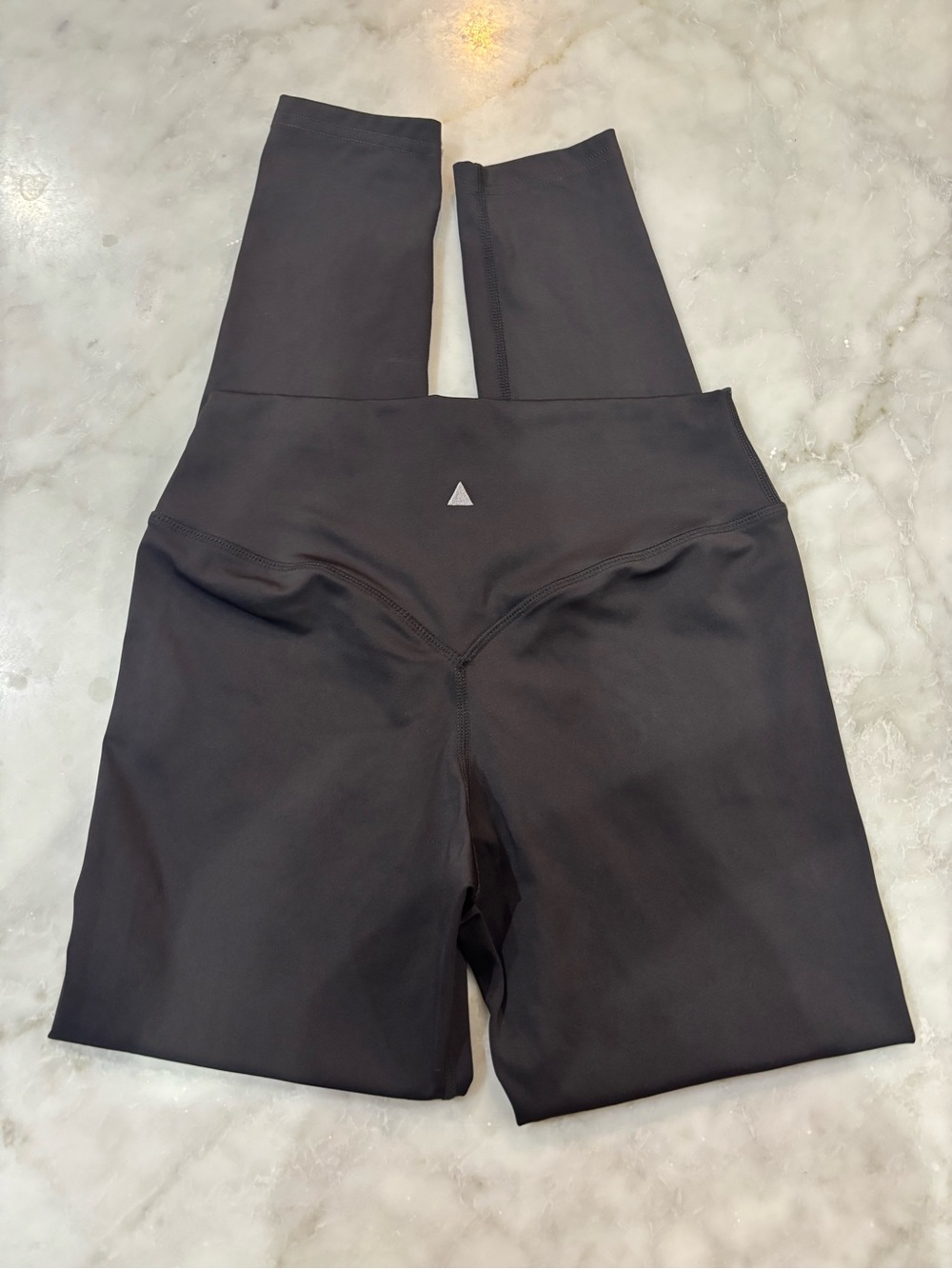 Vitality Cloud High-Waist Black Leggings with Subtle Triangle Detail